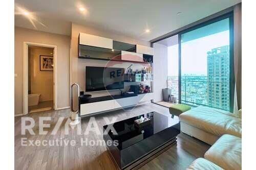 Fully Furnitured Condo near BTS "Phra Khanong".