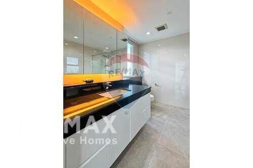 Fully Furnitured PET FRIENDLY Condo not far from BTS "Phromphong".