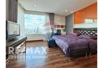 Fully Furnitured PET FRIENDLY Condo not far from BTS "Phromphong".