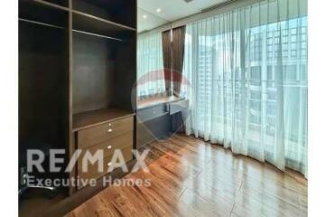 Fully Furnitured PET FRIENDLY Condo not far from BTS "Phromphong".