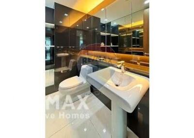 Fully Furnitured PET FRIENDLY Condo not far from BTS "Phromphong".