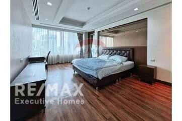 Fully Furnitured PET FRIENDLY Condo not far from BTS "Phromphong".