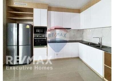 Fully Furnitured Pet Friendly Condo not far from BTS "Thong Lor".