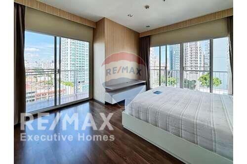 Fully Furnitured Pet Friendly Condo not far from BTS "Thong Lor".