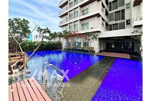 Fully Furnitured Pet Friendly Condo not far from BTS "Thong Lor".