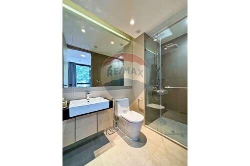 Fully Furnitured  pet friendly condo / BTS "Phrom Phong".