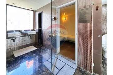 2+1 beds Fully Furnitured pet friendly Condo / BTS PhromPhong