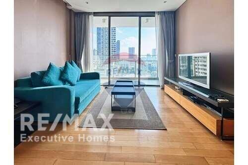 Nice 1bed Fully Furnitured Condo     "".