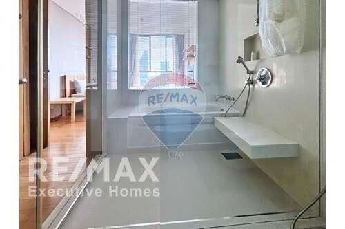 Nice 1bed Fully Furnitured Condo     "".