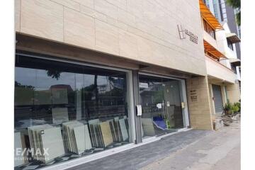 Spacious Commercial Building for Rent with 2 Double Rooms