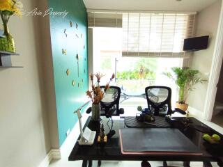 Bright dining room with garden view