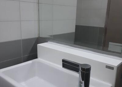 Condo for Rent at Ideo Mobi Phaya Thai