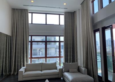 Condo for Rent at The Crest Ruamrudee