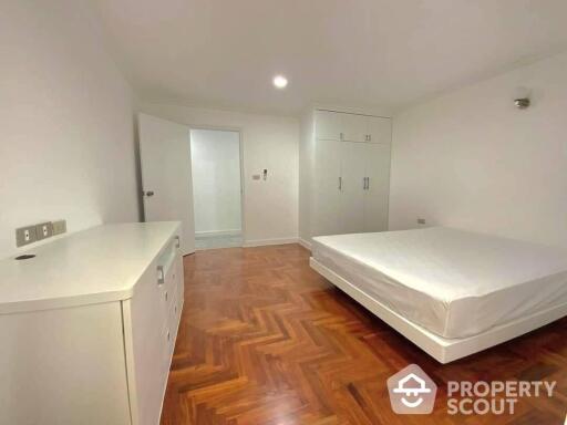 3-BR Condo at Regent On The Park 3 Condominium near MRT Phetchaburi