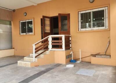 4-BR House near MRT Thailand Cultural Centre