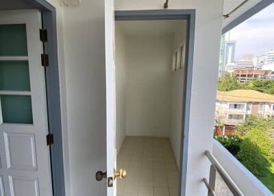 3-BR Apt. near MRT Sukhumvit