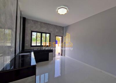 3 Bedrooms Villa / Single House Huay Yai H011779