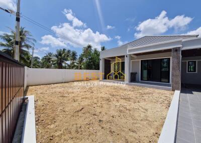 3 Bedrooms Villa / Single House Huay Yai H011779