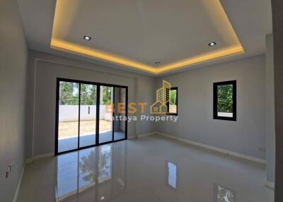 3 Bedrooms Villa / Single House Huay Yai H011779