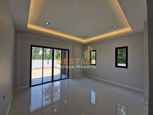 3 Bedrooms Villa / Single House Huay Yai H011779