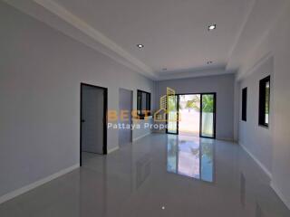 3 Bedrooms Villa / Single House Huay Yai H011779