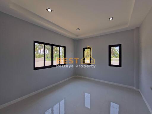 3 Bedrooms Villa / Single House Huay Yai H011779