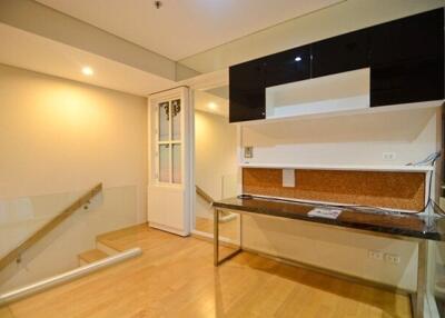 Villa Asoke 1 bedroom duplex condo for rent and sale