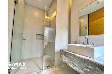 Modern house 3+1 bedrooms with pool in private compound  Sukhumvit 63 near BTS Ekamai.