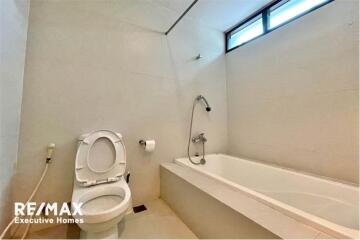 Modern house 3+1 bedrooms with pool in private compound  Sukhumvit 63 near BTS Ekamai.