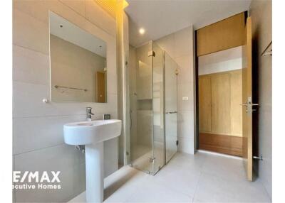 Modern house 3+1 bedrooms with pool in private compound  Sukhumvit 63 near BTS Ekamai.