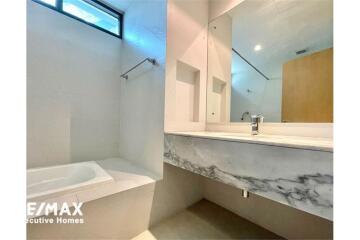 Modern house 3+1 bedrooms with pool in private compound  Sukhumvit 63 near BTS Ekamai.