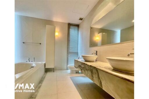 Modern house 3+1 bedrooms with pool in private compound  Sukhumvit 63 near BTS Ekamai.