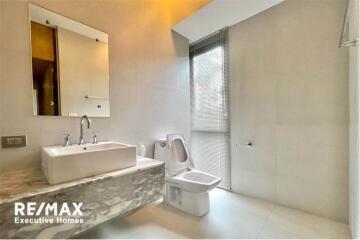 Modern house 3+1 bedrooms with pool in private compound  Sukhumvit 63 near BTS Ekamai.