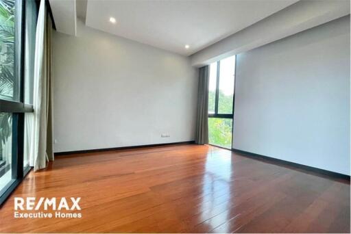 Modern house 3+1 bedrooms with pool in private compound  Sukhumvit 63 near BTS Ekamai.