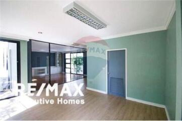 Single house with garden 4 bedrooms in Ekkamai