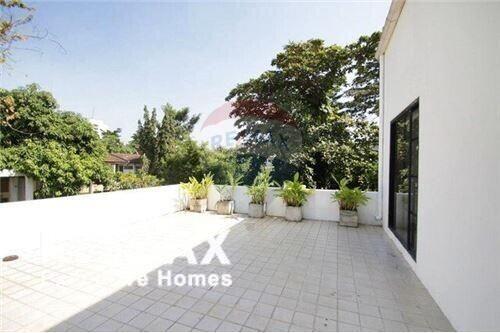 Single house with garden 4 bedrooms in Ekkamai