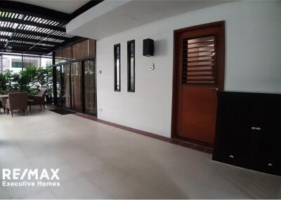 For rent pet friendly house 4 bedrooms in Sukhumvit 24 just a short walk to Park