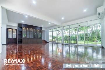For rent home office with space 400 sqm. in private house on Sukhumvit 20.