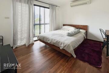 Luxurious townhouse in Sukhumvit 65, recently renovated and prime location.