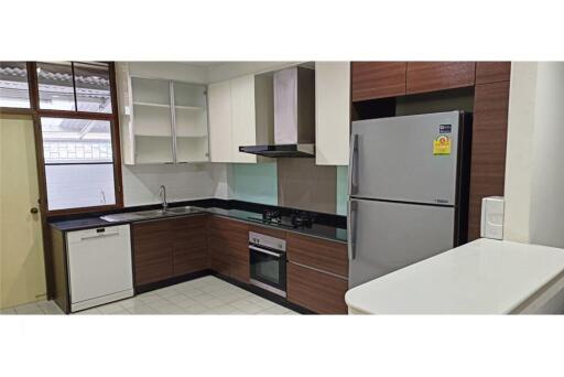 For rent 3+1beds townhouse in Sukhumvit 55 Thonglor.