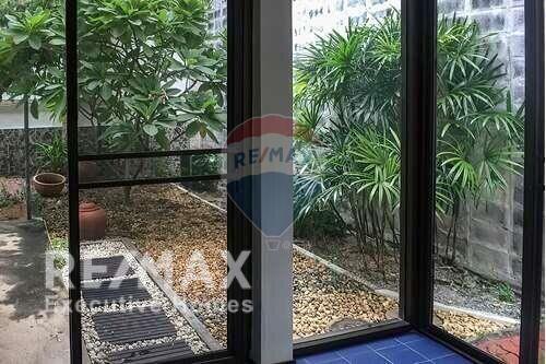 Spacious and Stylish 3+1 Bedroom House for Sale in Sathorn - Your Dream Home Awaits!