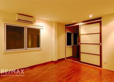 Luxurious Resort-Style Single House in Prime Thonglor Location