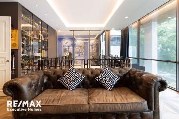 Exquisite Urban Oasis: Luxurious Townhouse with Pool in the Heart of Bangkok