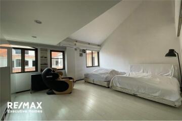 For sale private townhouse 3 bedrooms in Sukhumvit 49