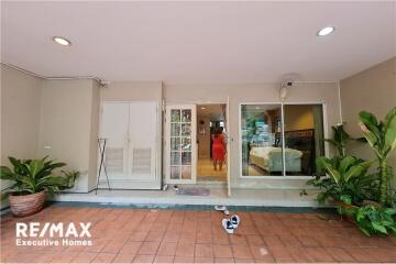 For sale special townhouse 3+1 bedrooms in Baan Klang Krung Thonglor