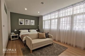 For sale new renovated townhouse 4 bedrooms corner unit in Sukhumvit 89. 400m to BTS BangChak