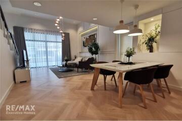 For sale new renovated townhouse 4 bedrooms corner unit in Sukhumvit 89. 400m to BTS BangChak