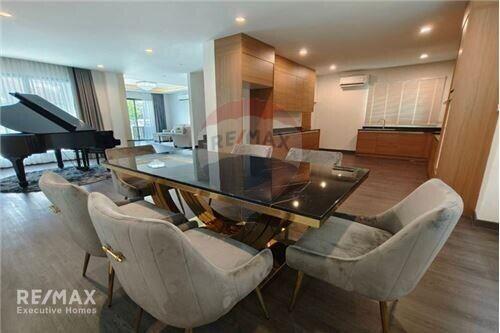 For sale single house 3 stories 4 bedrooms in Sukhumvit 65.