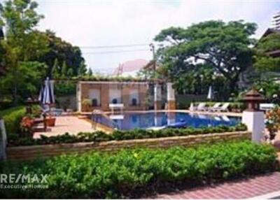 For rent single house - pool villa 4 bedrooms with share pool in secure compound Thonglor