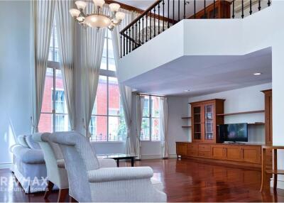 For rent townhouse 4 bedrooms in private compound Sukhumvit 55 ( Thong-Lor )